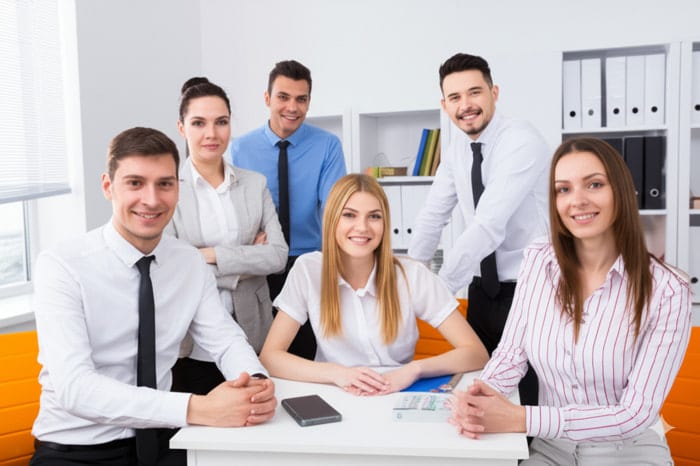 Un team affiatato e coeso in ufficio | Qipo